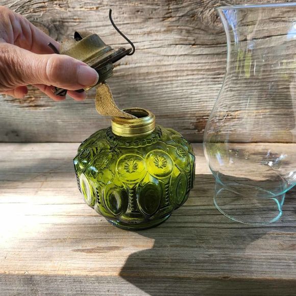 VINTAGE LE Smith Oil Lamp, Moss GREEN 13" Tall, Moon-Stars Pattern Pressed MCM - Picture 7 of 10